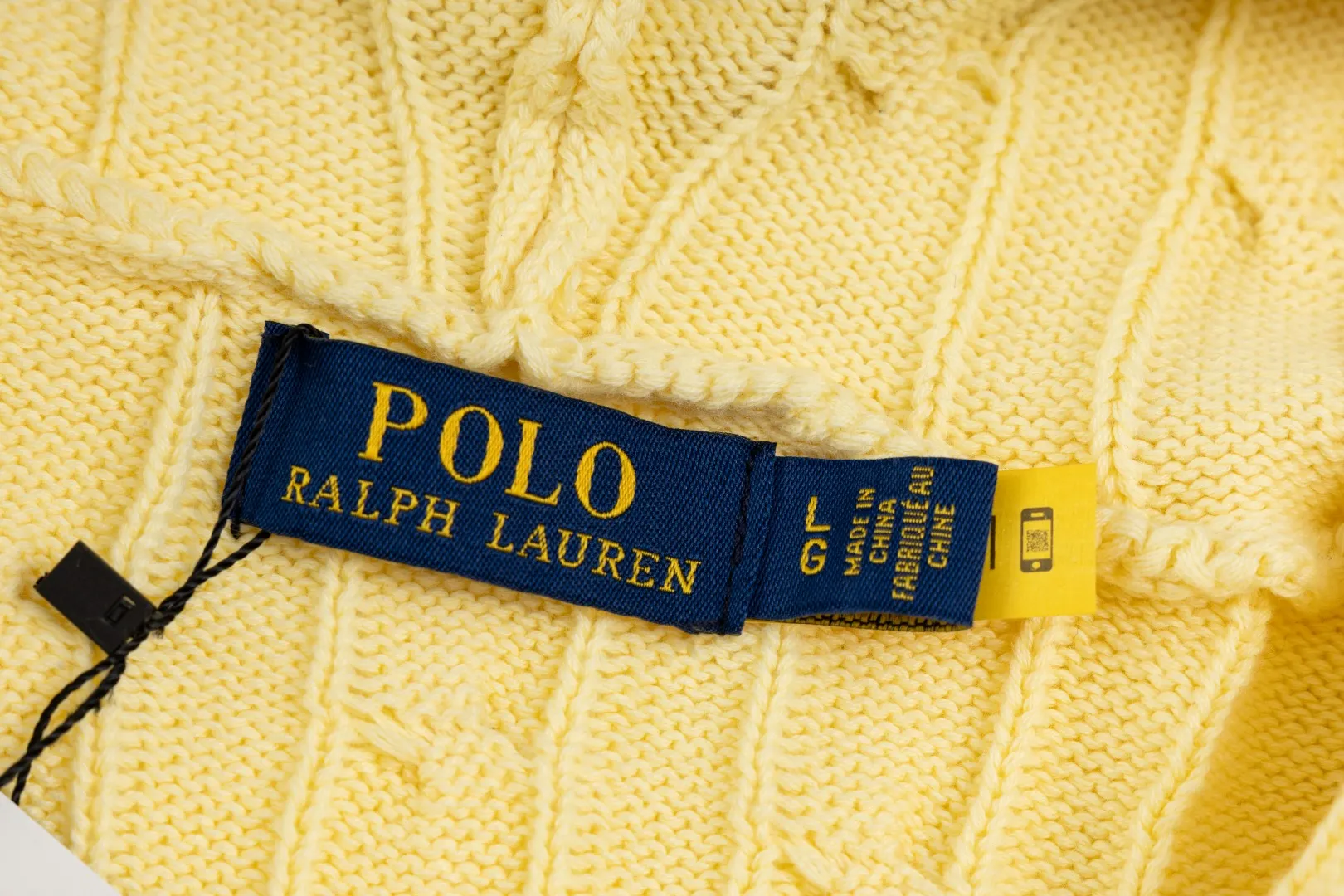 P236 #R84 RALPH LAUREN Six-color classic hooded twist pullover sweater with high-density LOGO embroidery on the chest and original custom-made tag accessories. Made of pure cotton yarn, pure cotton is skin-friendly and comfortable, small label war horse embroidered twist hooded sweater 🐎 high quality, follow the blogger to learn how to wear it! Let’s buy a Ralph Lauren cable sweater. It’s a super hard-to-find series after it became popular. It’s hard to find one on the official website. It’s simple and practical to wear, with a lazy and loose feel. The thickened fabric has more texture, feels soft and delicate, and has a loose fit. Whether worn alone or layered, you can wear different styles of fashion with just one piece!   Size: S M L